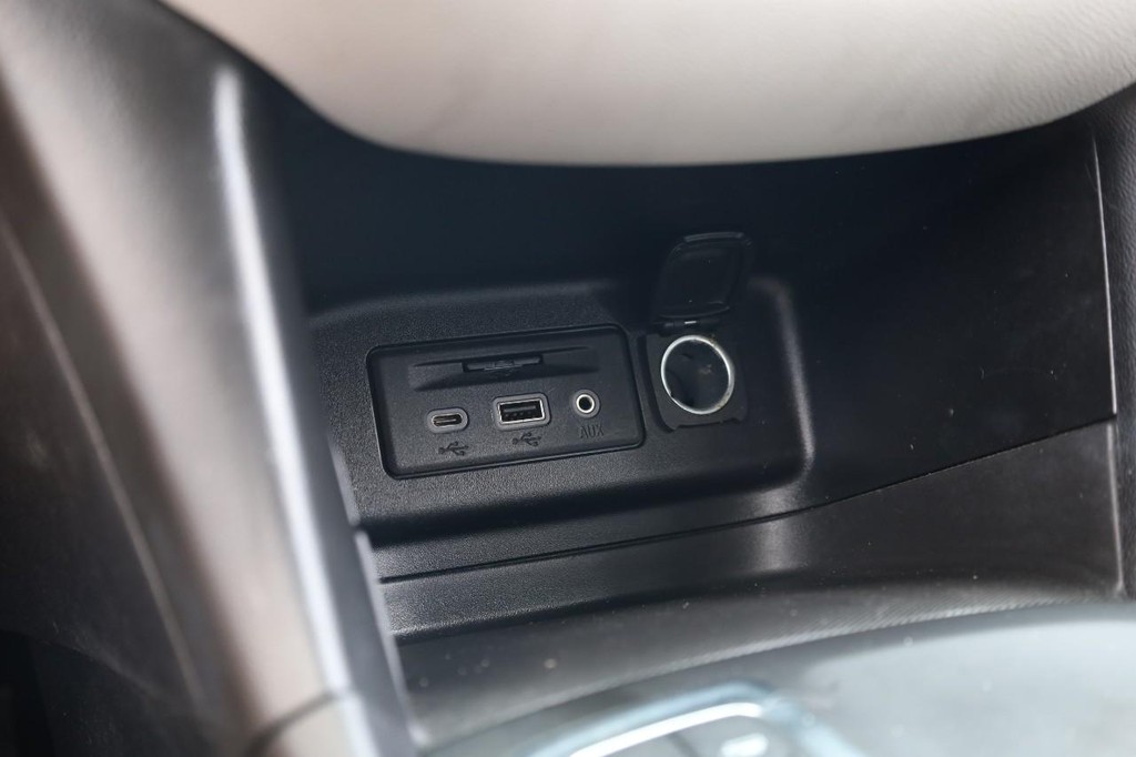 Chevrolet Equinox Vehicle Full-screen Gallery Image 16
