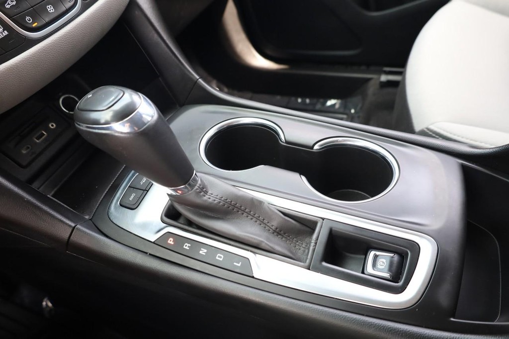 Chevrolet Equinox Vehicle Full-screen Gallery Image 17