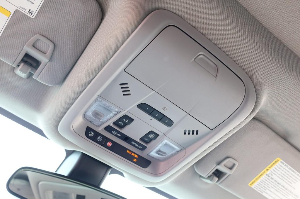 Chevrolet Equinox Vehicle Full-screen Gallery Image 18