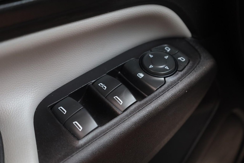 Chevrolet Equinox Vehicle Full-screen Gallery Image 19