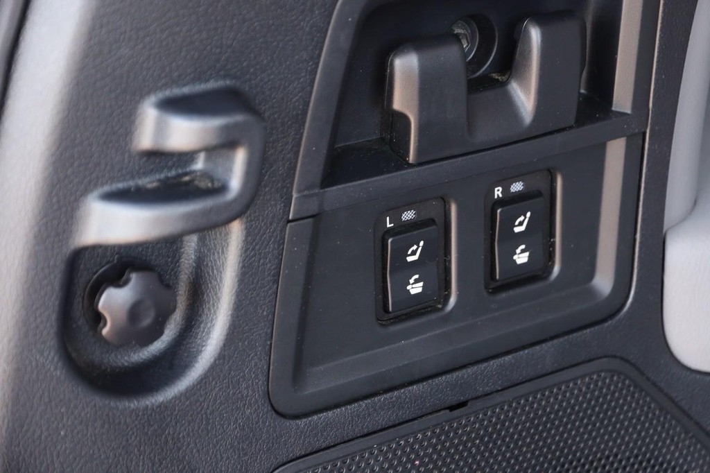 Toyota Sequoia Vehicle Full-screen Gallery Image 8