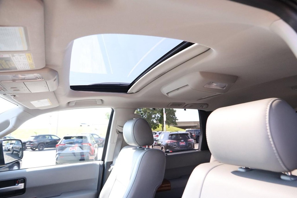 Toyota Sequoia Vehicle Full-screen Gallery Image 9