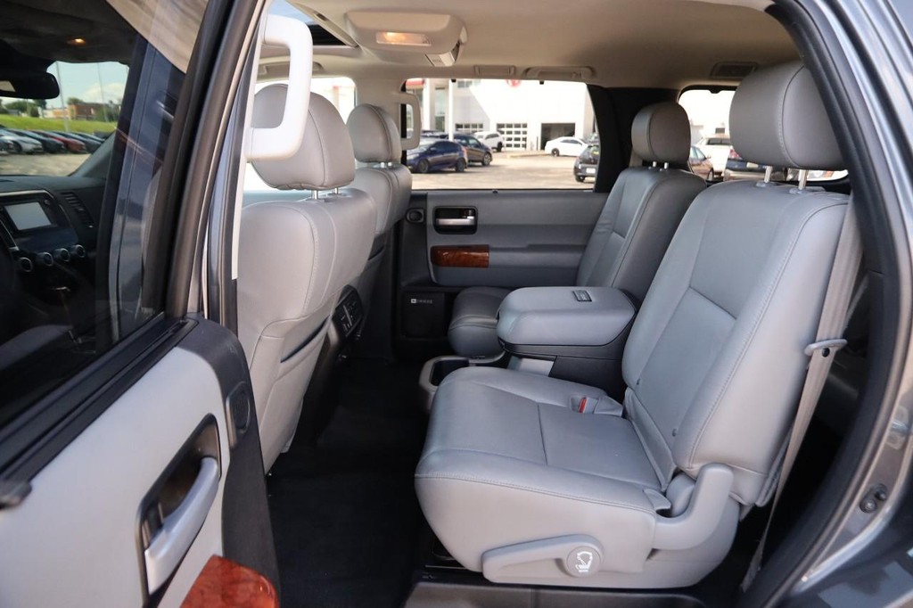 Toyota Sequoia Vehicle Full-screen Gallery Image 11
