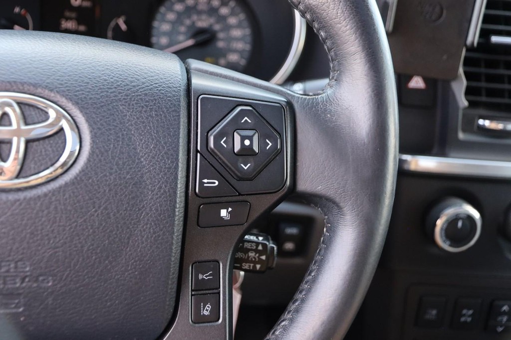 Toyota Sequoia Vehicle Full-screen Gallery Image 15