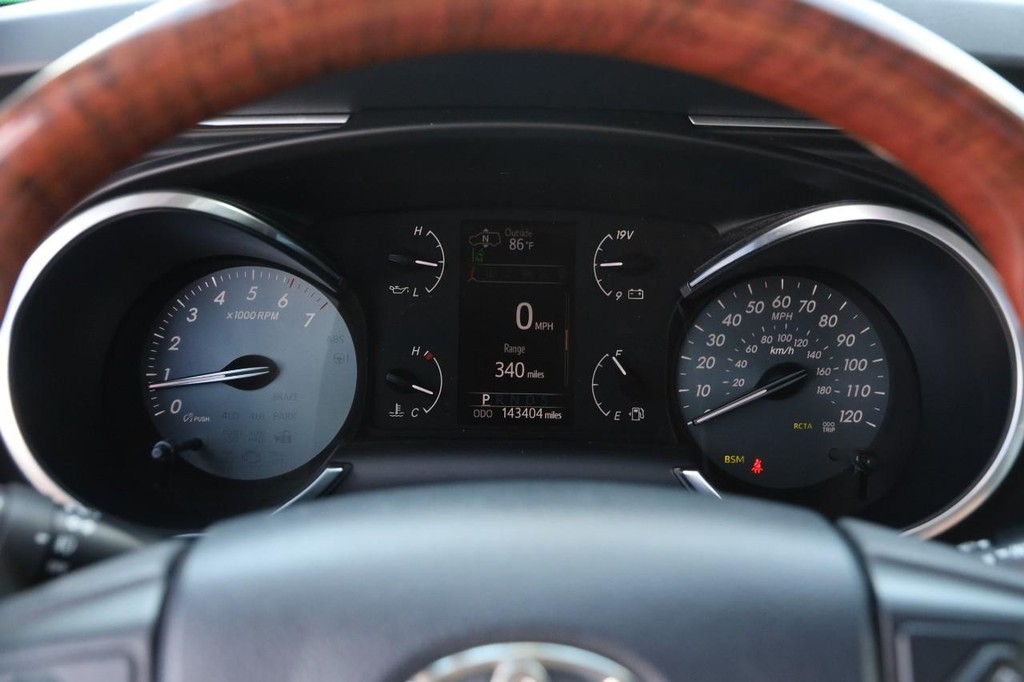 Toyota Sequoia Vehicle Full-screen Gallery Image 16