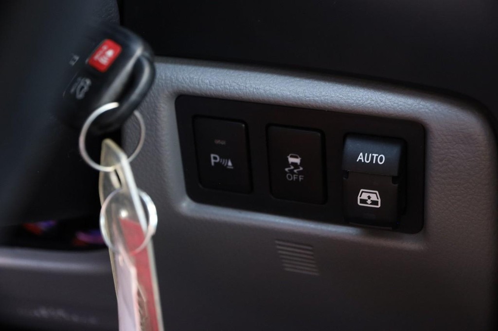 Toyota Sequoia Vehicle Full-screen Gallery Image 17