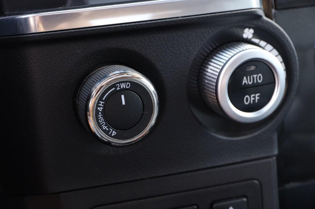 Toyota Sequoia Vehicle Full-screen Gallery Image 18