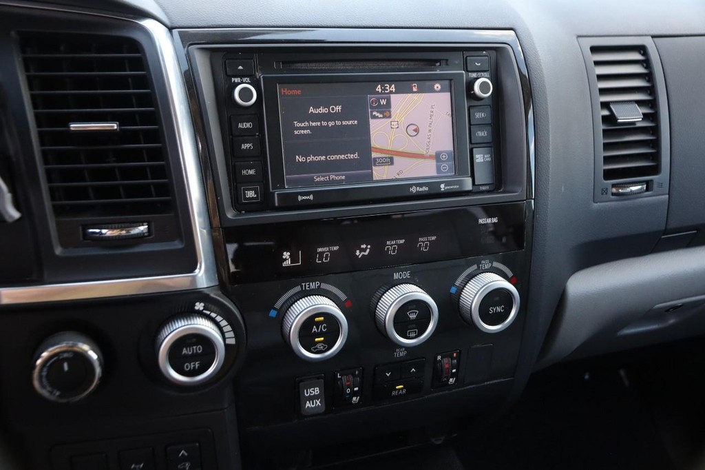 Toyota Sequoia Vehicle Full-screen Gallery Image 19