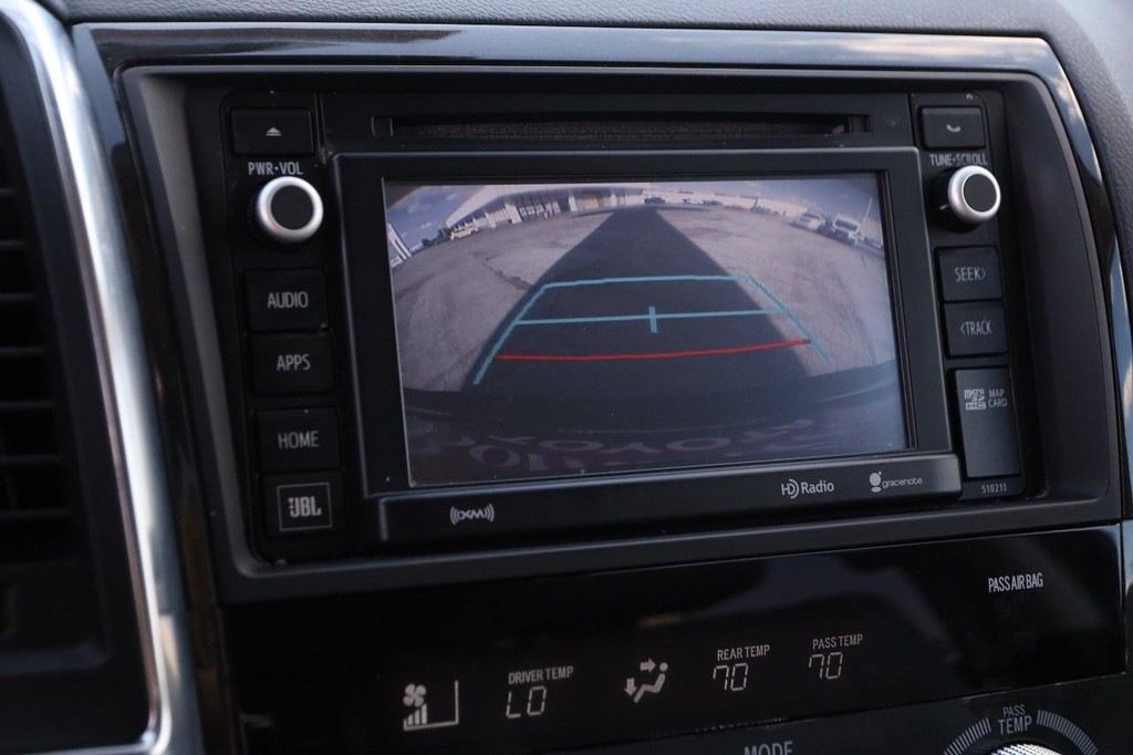 Toyota Sequoia Vehicle Full-screen Gallery Image 20