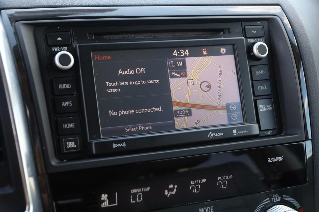 Toyota Sequoia Vehicle Full-screen Gallery Image 21