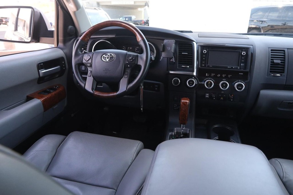 Toyota Sequoia Vehicle Full-screen Gallery Image 26