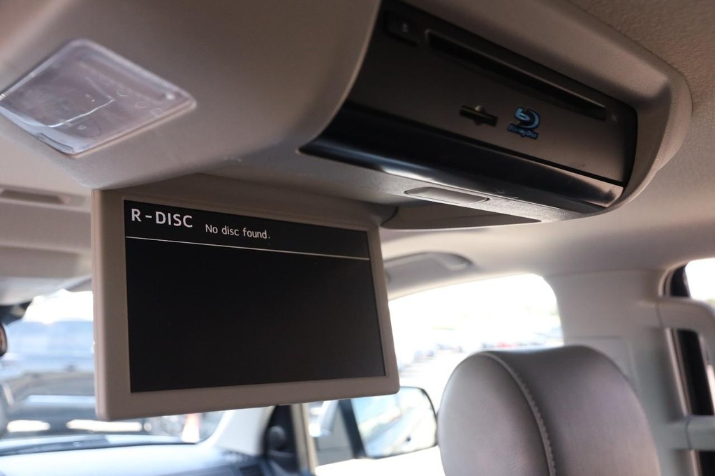 Toyota Sequoia Vehicle Full-screen Gallery Image 30