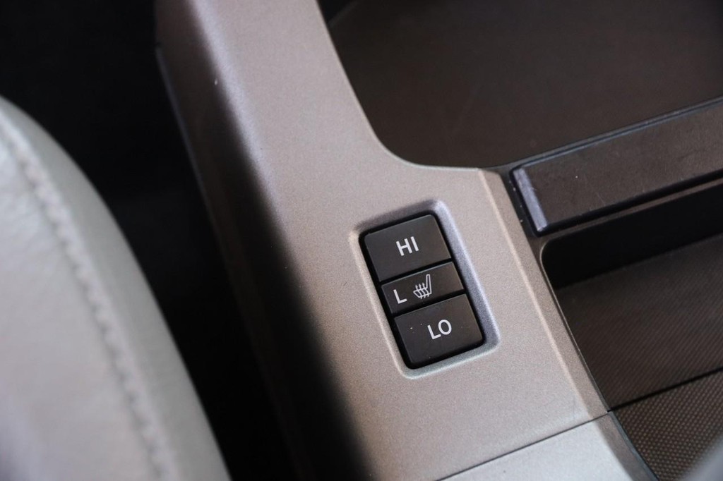 Toyota Sequoia Vehicle Full-screen Gallery Image 31