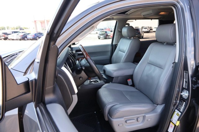 Toyota Sequoia Vehicle Image 10