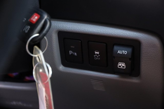 Toyota Sequoia Vehicle Image 17