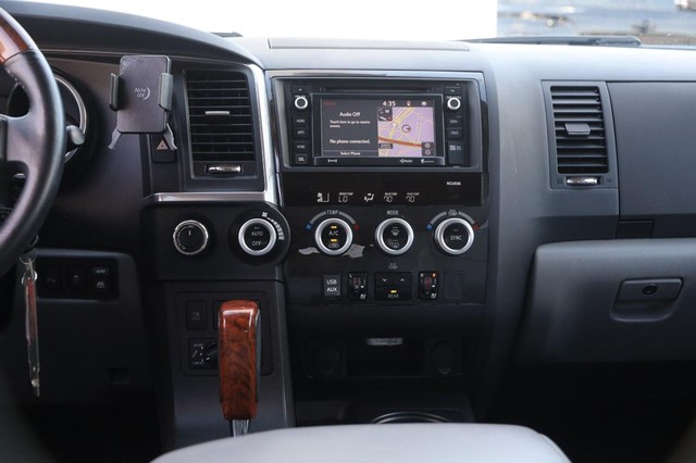Toyota Sequoia Vehicle Image 28