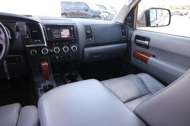 Toyota Sequoia Vehicle Image 29