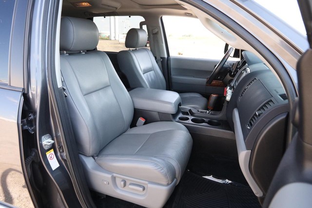 Toyota Sequoia Vehicle Image 32