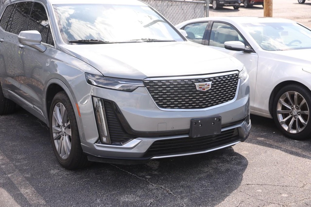 Cadillac XT6 Vehicle Full-screen Gallery Image 02