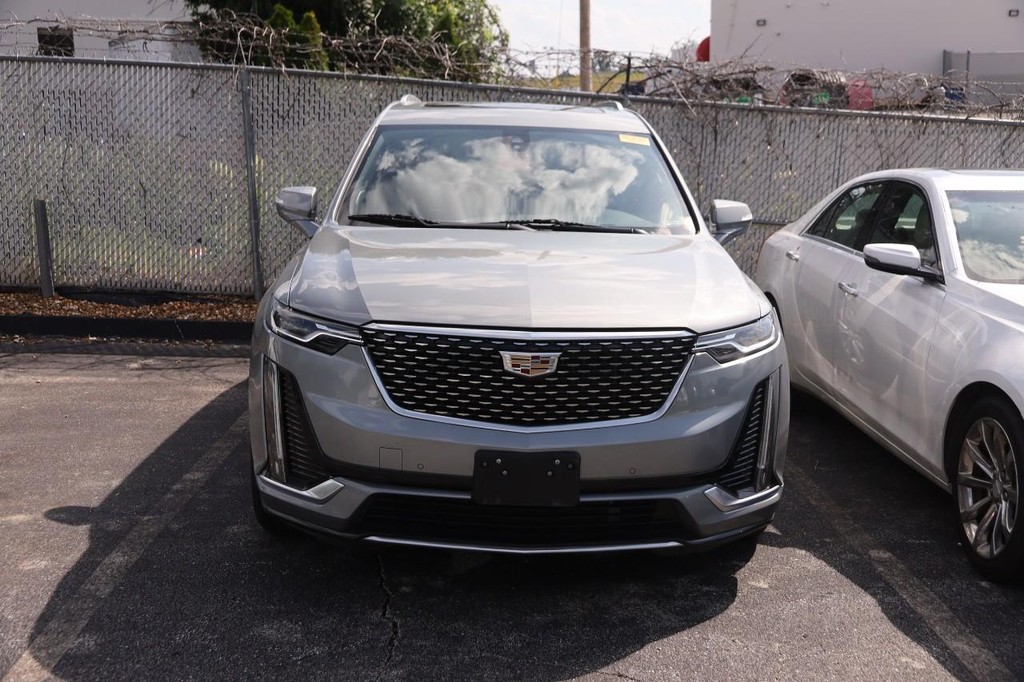 Cadillac XT6 Vehicle Full-screen Gallery Image 03