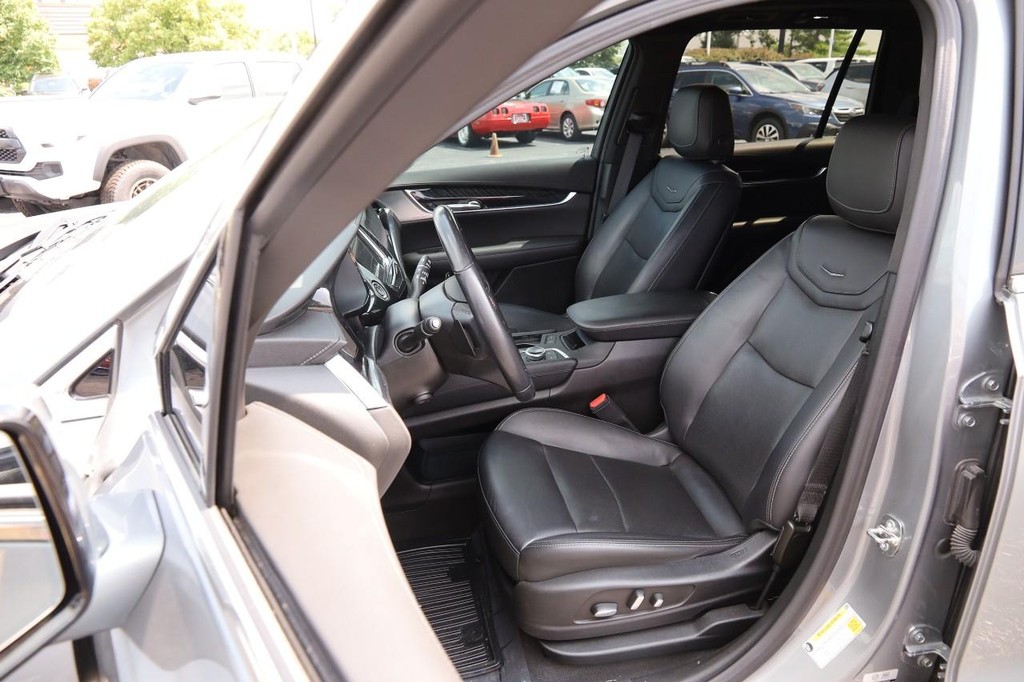 Cadillac XT6 Vehicle Full-screen Gallery Image 10
