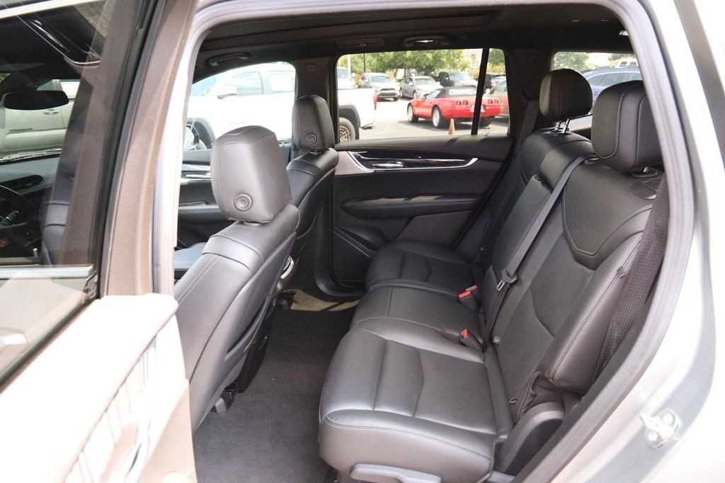 Cadillac XT6 Vehicle Full-screen Gallery Image 12