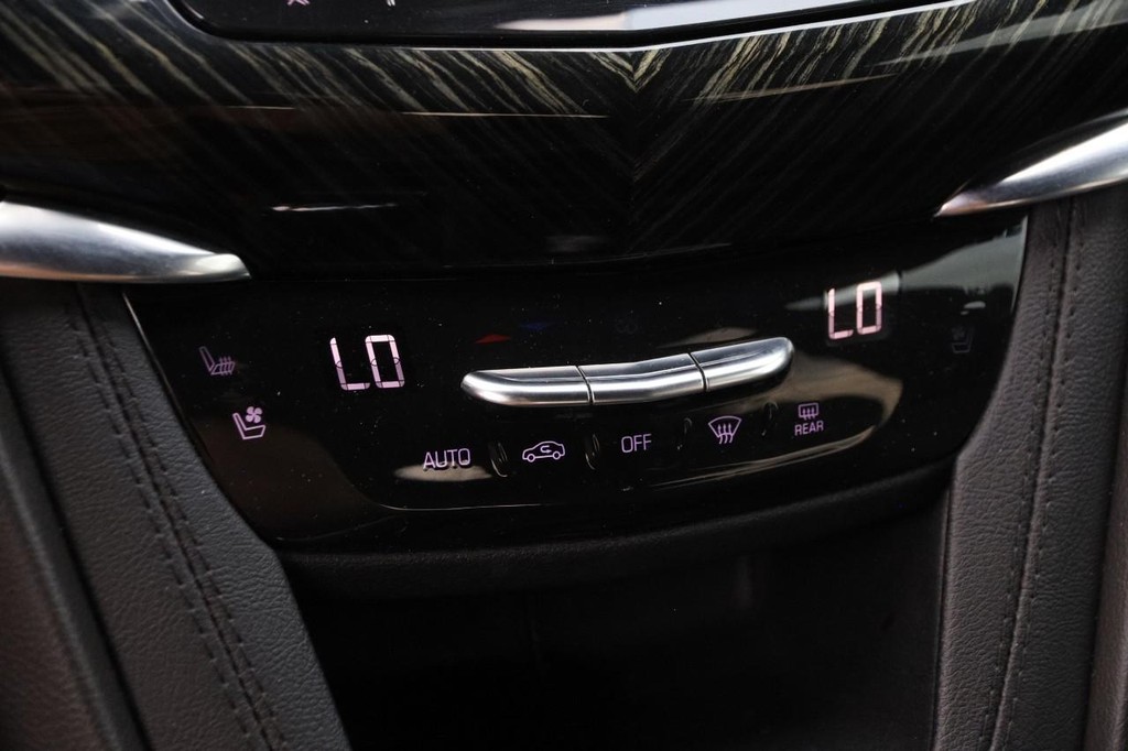 Cadillac XT6 Vehicle Full-screen Gallery Image 21