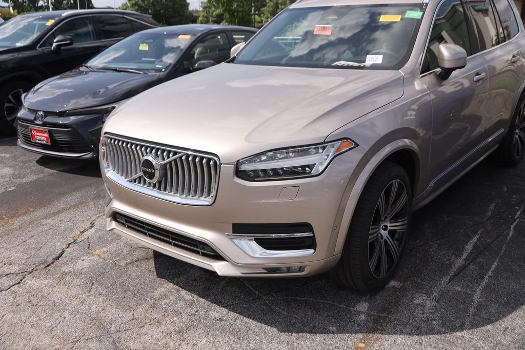 Volvo XC90 Vehicle Full-screen Gallery Image 5
