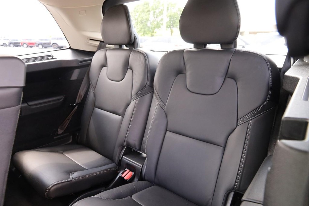 Volvo XC90 Vehicle Full-screen Gallery Image 11