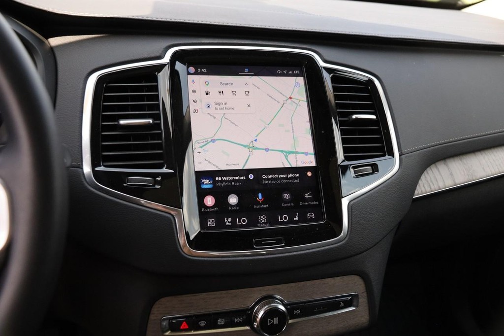 Volvo XC90 Vehicle Full-screen Gallery Image 18