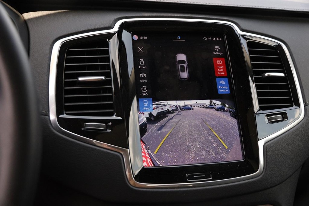 Volvo XC90 Vehicle Full-screen Gallery Image 20