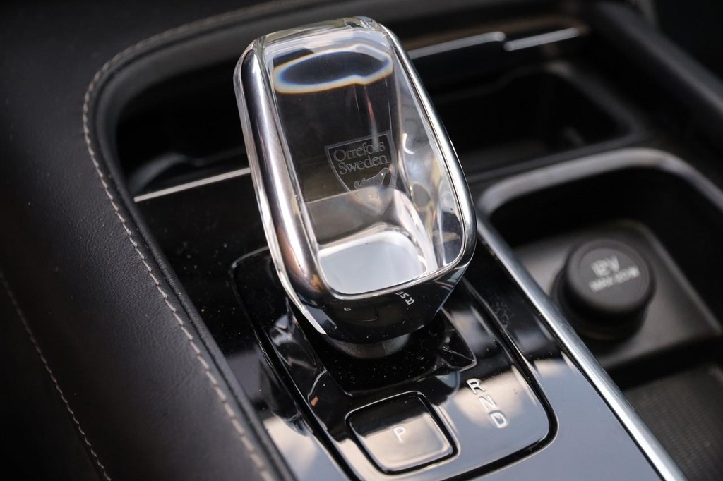 Volvo XC90 Vehicle Full-screen Gallery Image 23