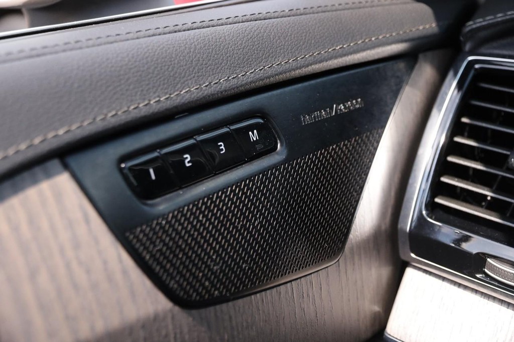 Volvo XC90 Vehicle Full-screen Gallery Image 26