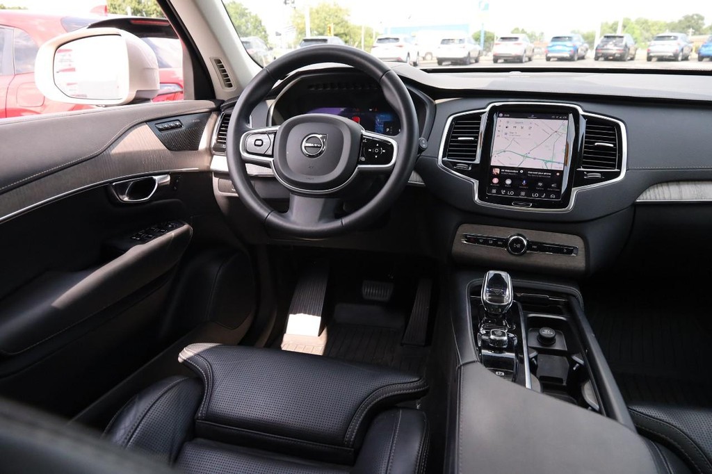 Volvo XC90 Vehicle Full-screen Gallery Image 28