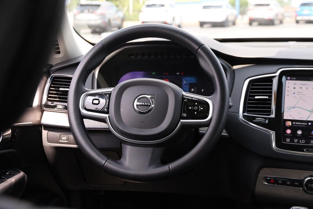 Volvo XC90 Vehicle Full-screen Gallery Image 29