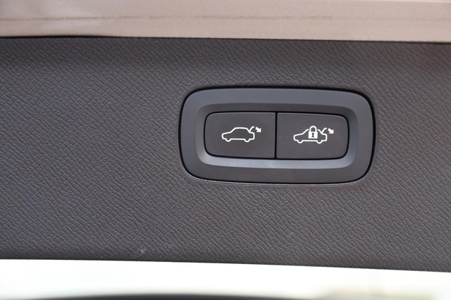 Volvo XC90 Vehicle Image 08