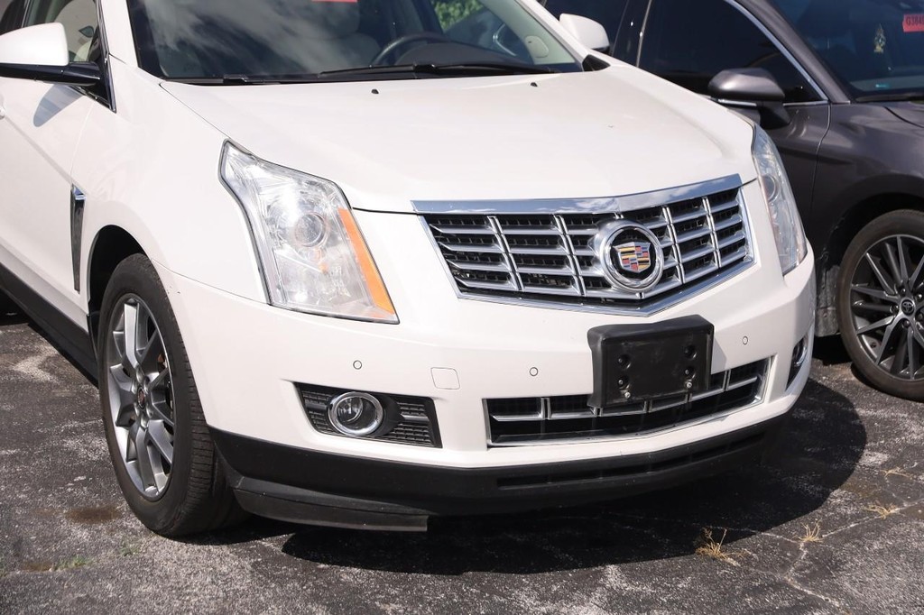 Cadillac SRX Vehicle Full-screen Gallery Image 02