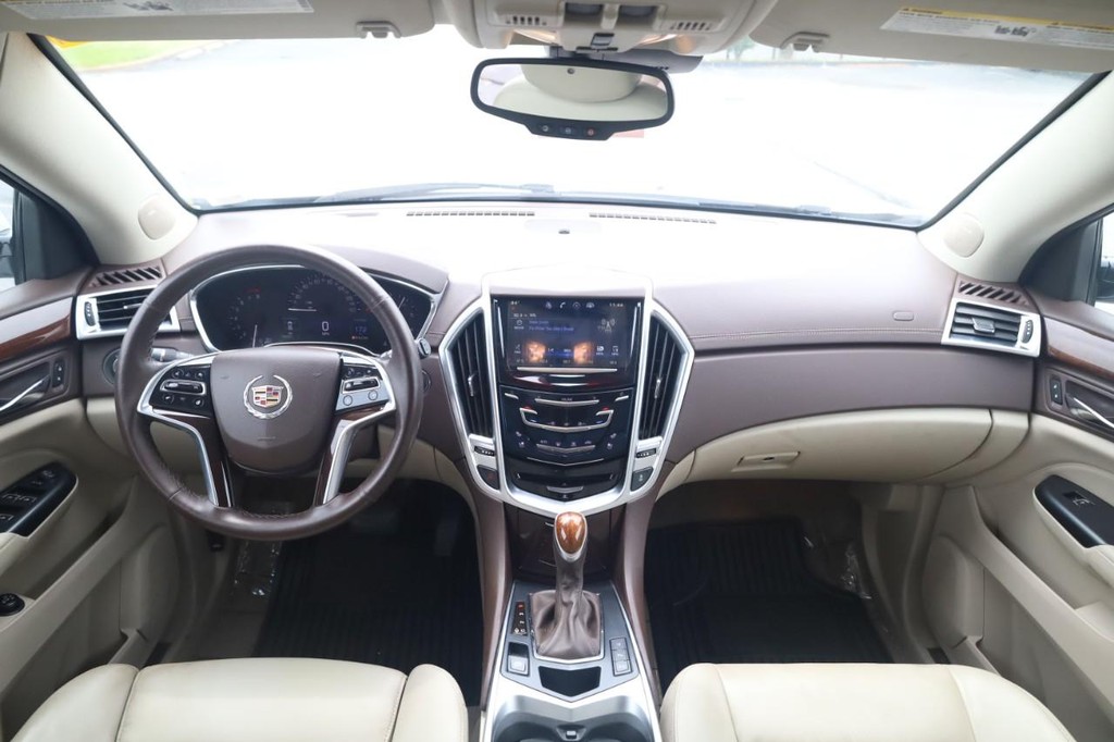 Cadillac SRX Vehicle Full-screen Gallery Image 7
