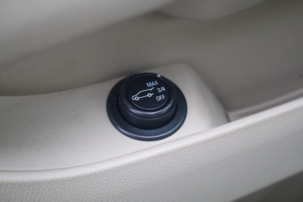 Cadillac SRX Vehicle Full-screen Gallery Image 12