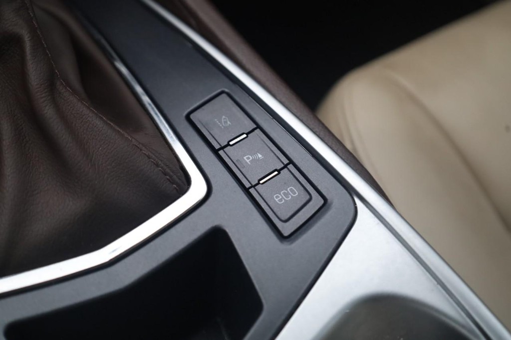 Cadillac SRX Vehicle Full-screen Gallery Image 19
