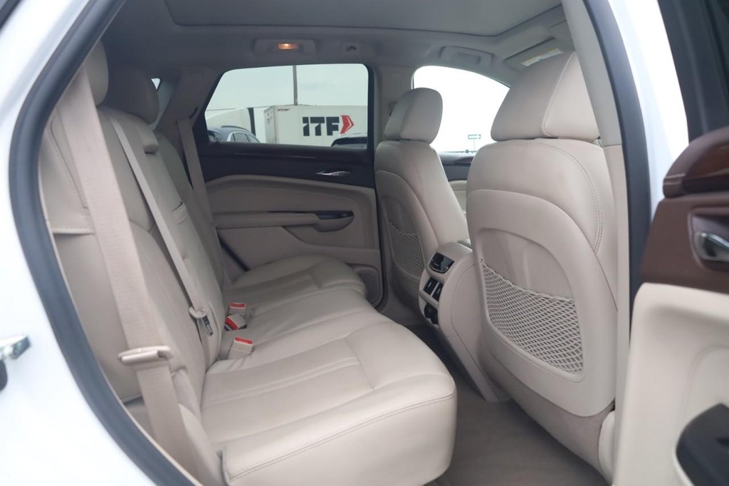 Cadillac SRX Vehicle Full-screen Gallery Image 23