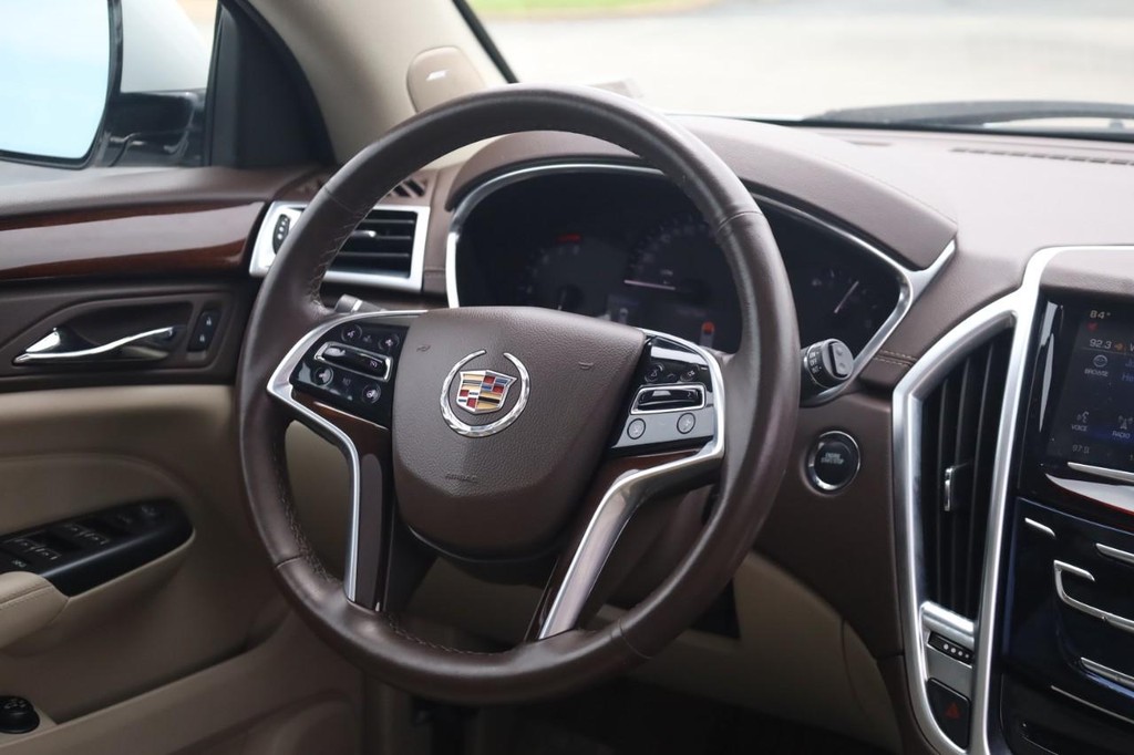 Cadillac SRX Vehicle Full-screen Gallery Image 25