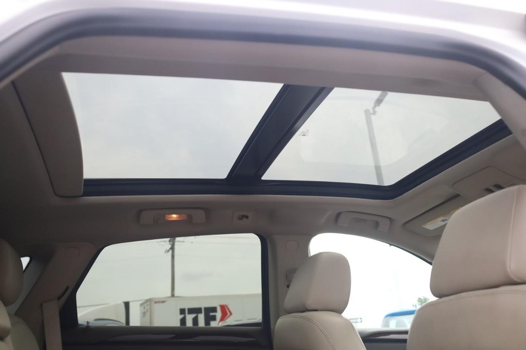 Cadillac SRX Vehicle Full-screen Gallery Image 27
