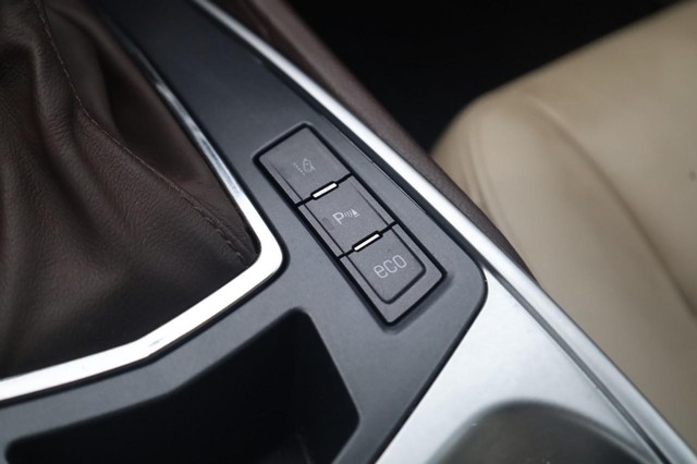 Cadillac SRX Vehicle Image 19