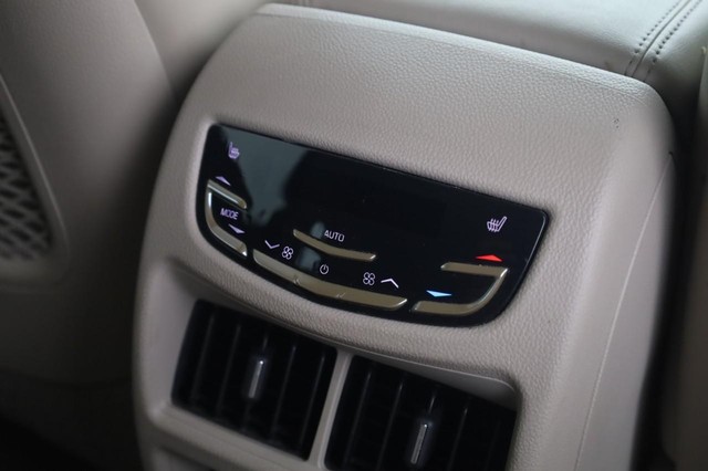 Cadillac SRX Vehicle Image 24