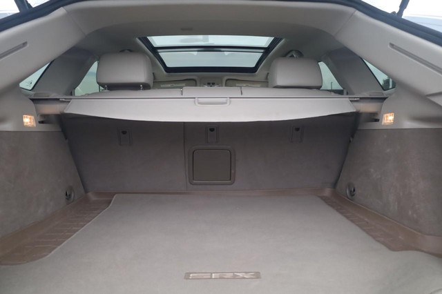 Cadillac SRX Vehicle Image 28