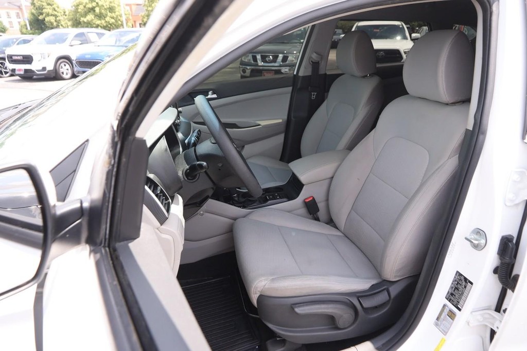 Hyundai Tucson Vehicle Full-screen Gallery Image 8