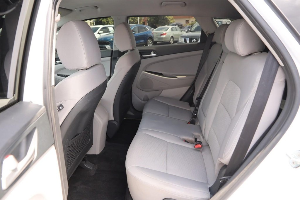 Hyundai Tucson Vehicle Full-screen Gallery Image 9