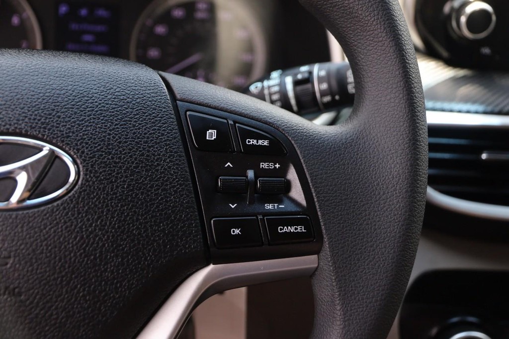 Hyundai Tucson Vehicle Full-screen Gallery Image 12
