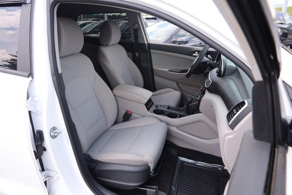 Hyundai Tucson Vehicle Full-screen Gallery Image 24